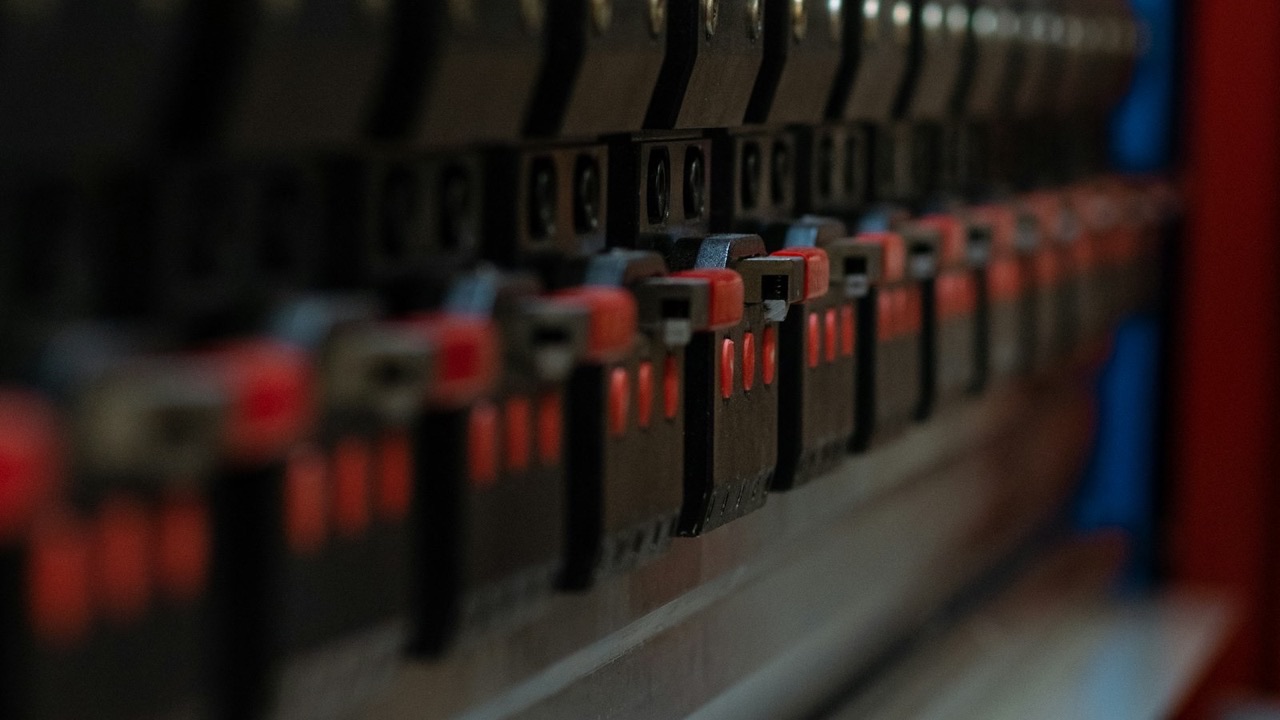 How to Choose a Press Brake Tooling Supplier (Without Getting Burned)